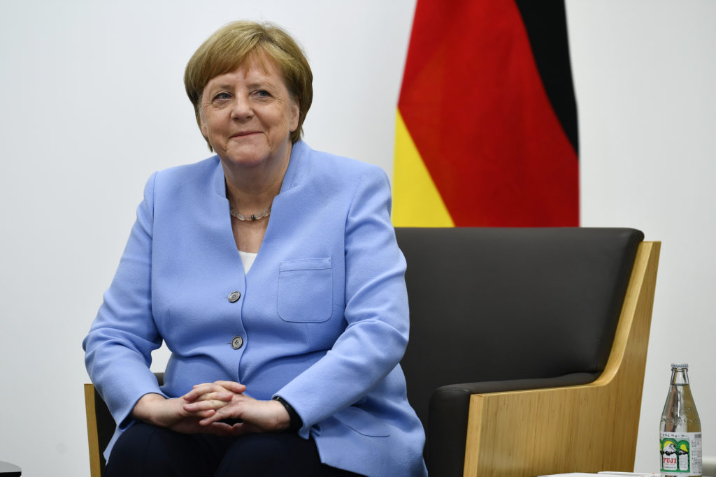 Merkel desestima rumores en torno a su condición de salud