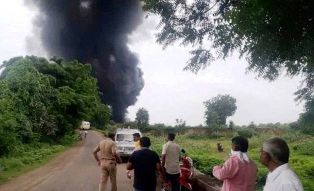 Explosión de fábrica en India registra cifra fatal