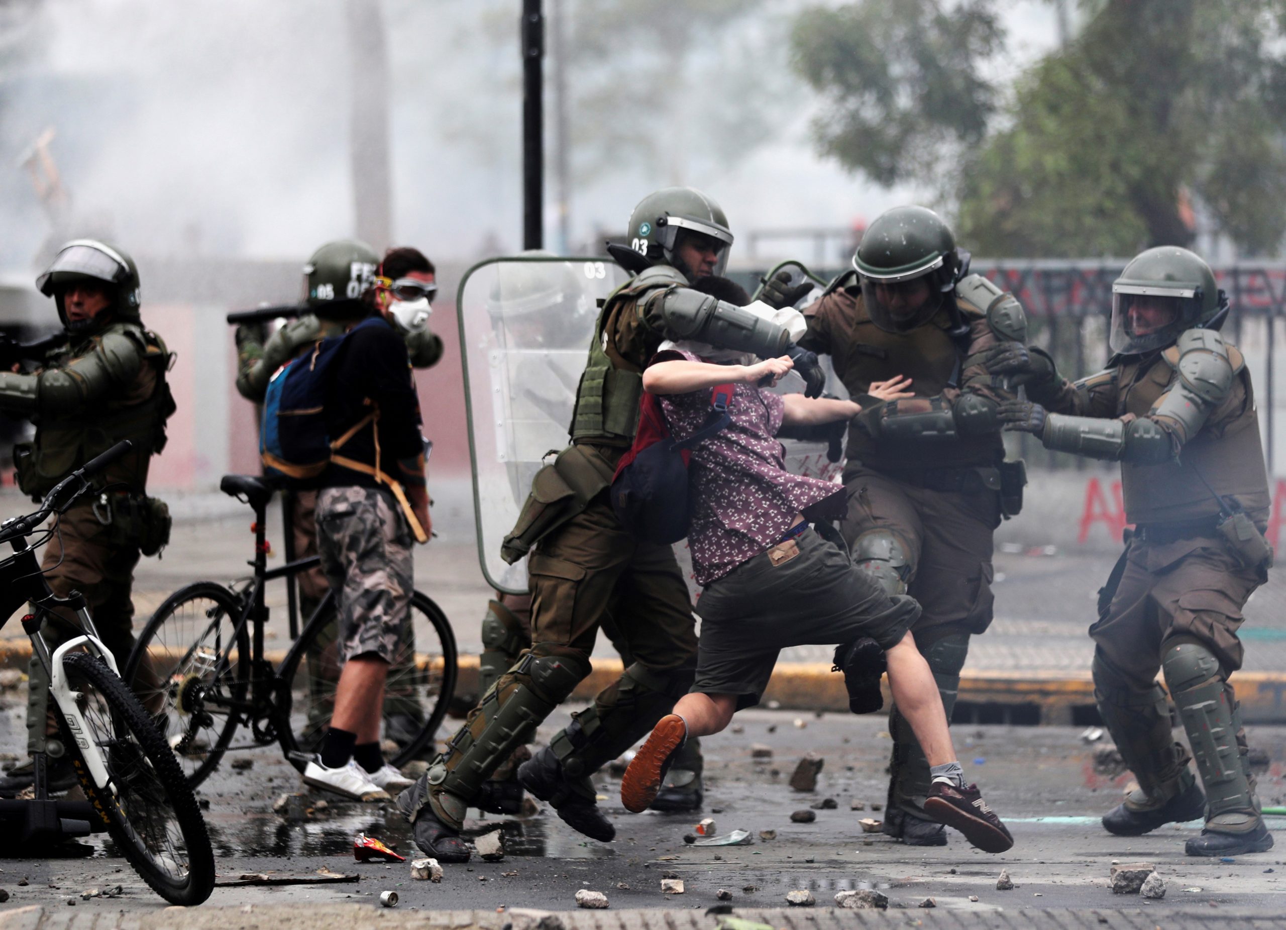 La brutal represión policial dejó sus estragos en Santiago