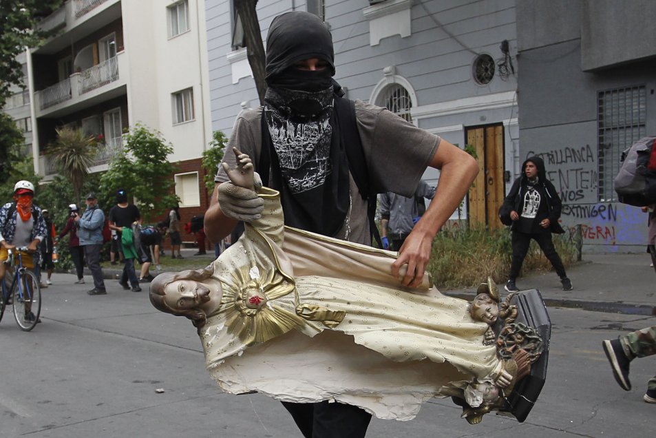 Desmanes entre protestas se ciernen sobre Santiago de Chile