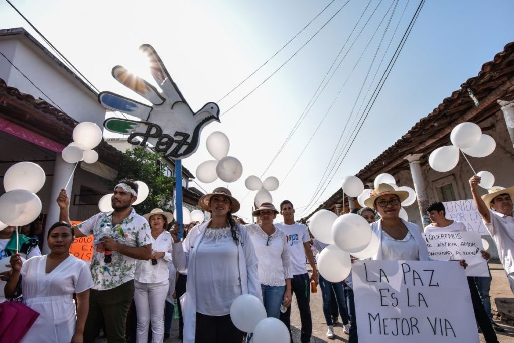 Multitudinaria marcha por la paz se contrapone a la violencia en Guerrero