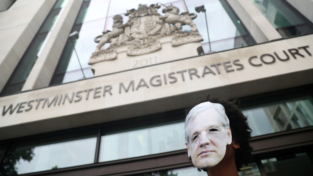 #VTanálisis: Arranca en Londres el “espectáculo” de la extradición de Julian Assange