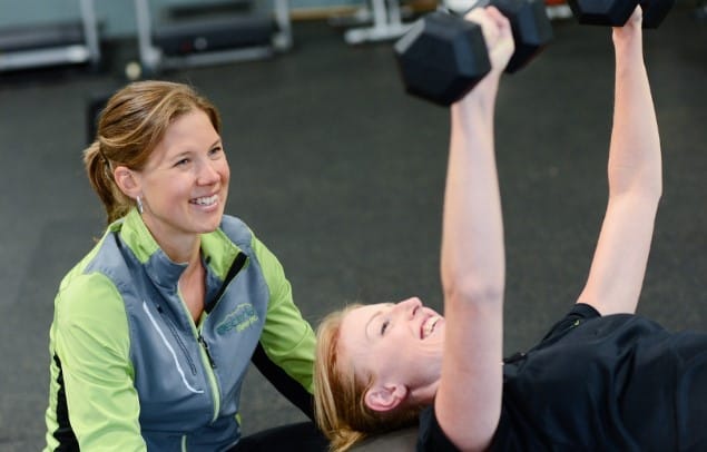 Importancia de un entrenador personal en la rutina de gimnasio